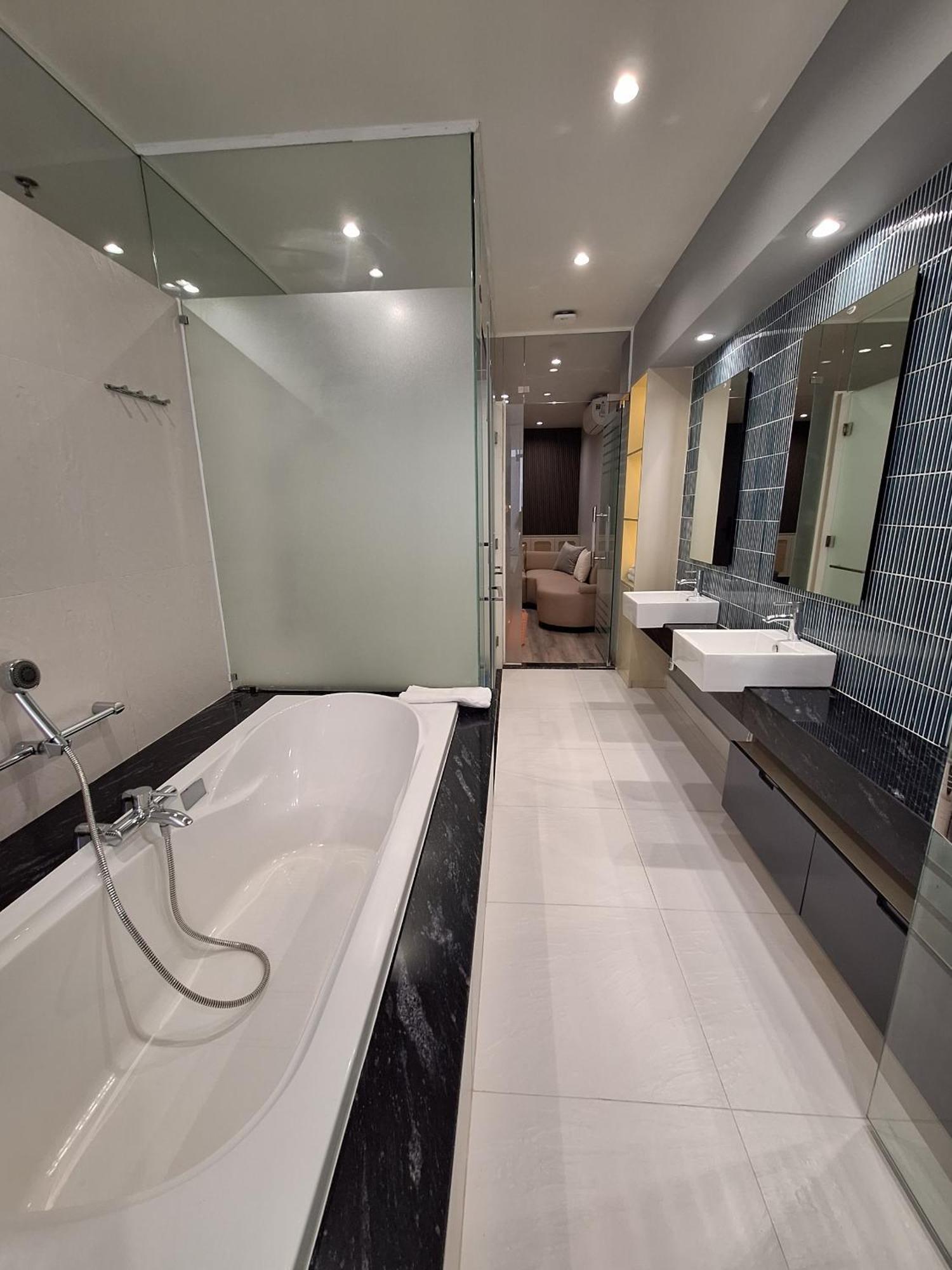 Mcgallery Art - Lucky Residence Suite'S & Apartments Хошимин Екстериор снимка