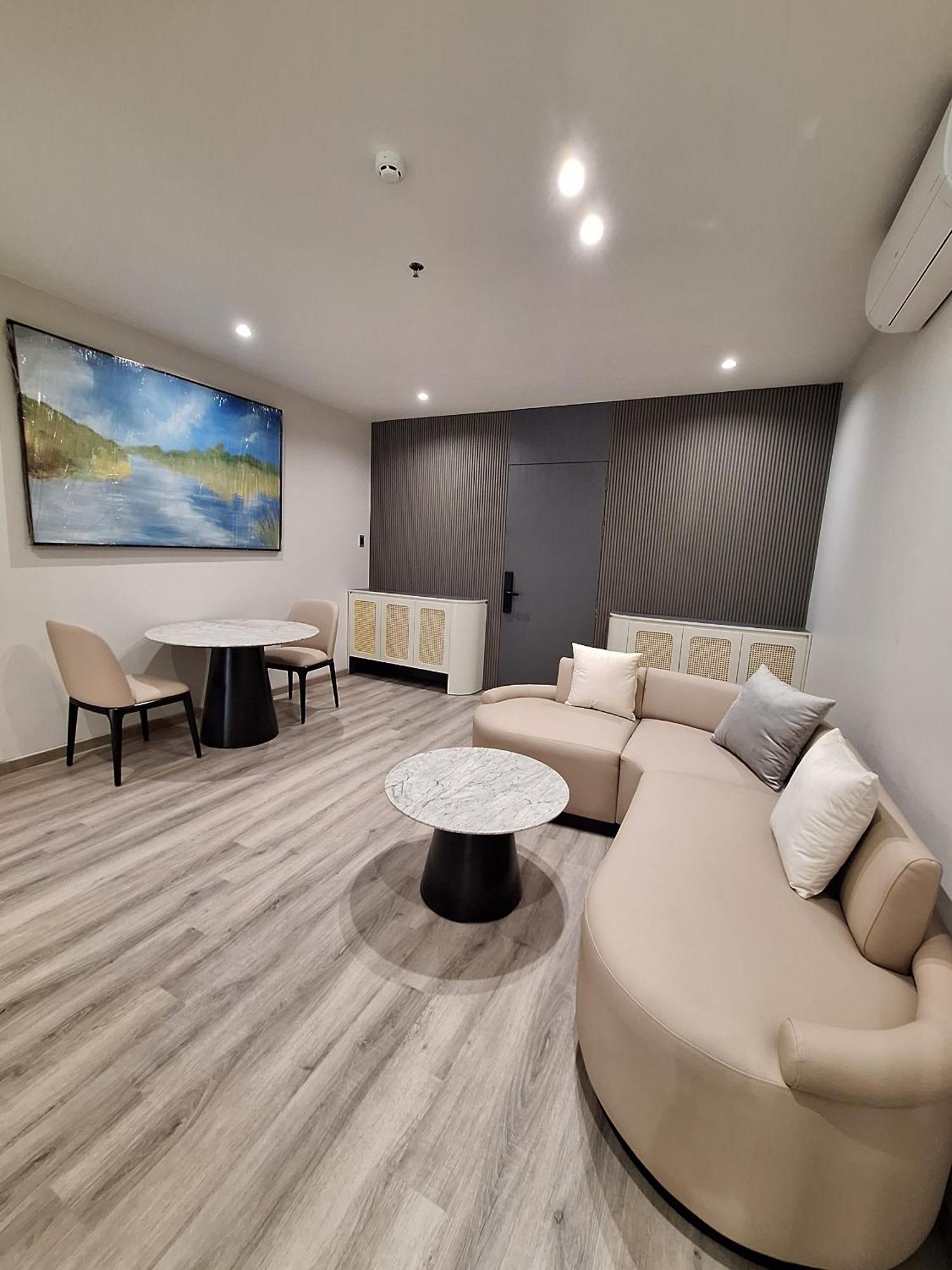 Mcgallery Art - Lucky Residence Suite'S & Apartments Хошимин Екстериор снимка